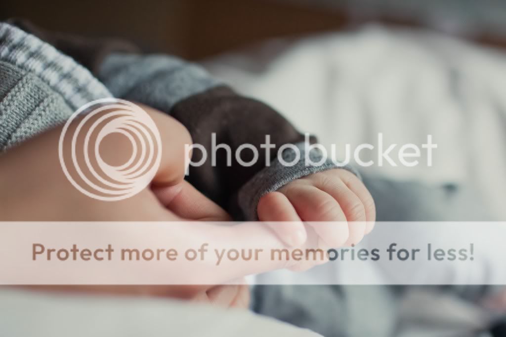 IMAGE: http://i378.photobucket.com/albums/oo230/alan_u1971/Amy_junior/juniorgrip1.jpg