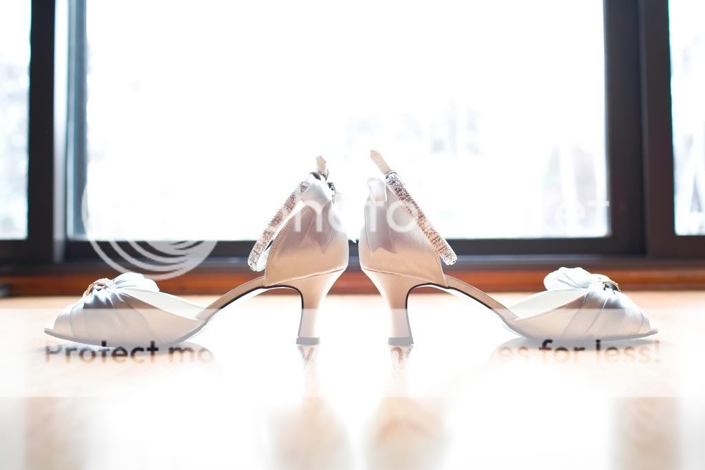 IMAGE: http://i378.photobucket.com/albums/oo230/alan_u1971/Garvin%20and%20Michelle%20big%20day/Image00032.jpg