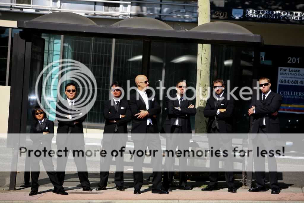 IMAGE: http://i378.photobucket.com/albums/oo230/alan_u1971/meninblackbusstop1024x768.jpg